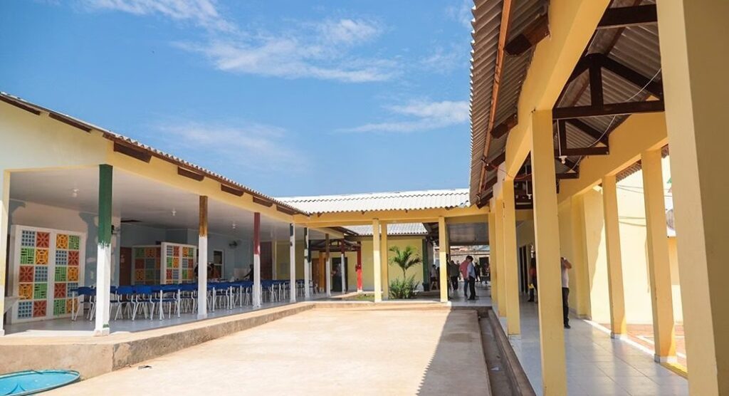 Greve da educação paralisa aulas em mais de 50 escolas municipais de Rio Branco