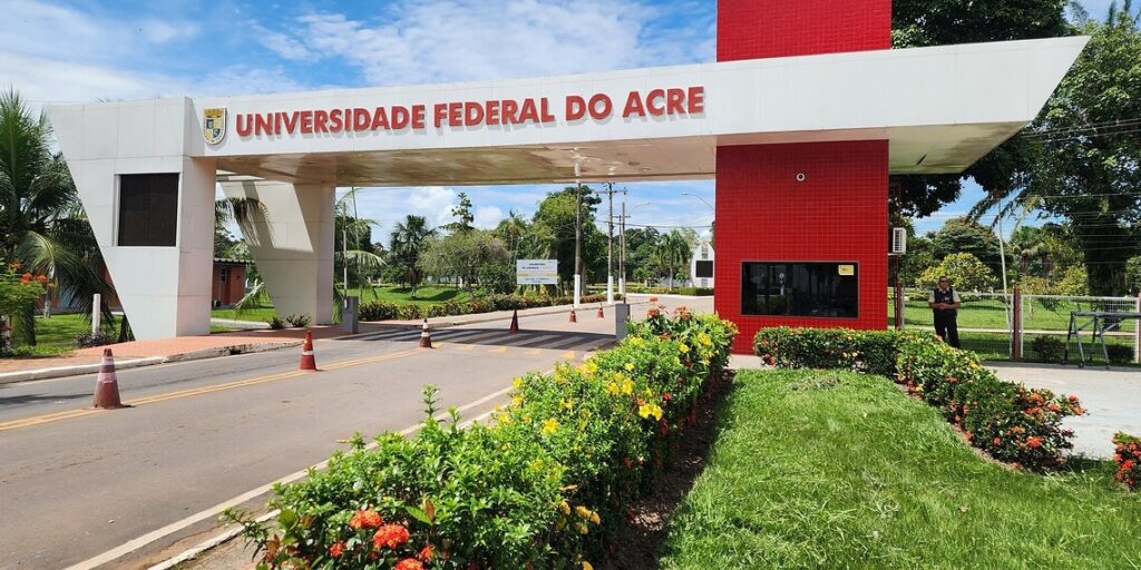 Ufac abre inscrições para cursos gratuitos de idiomas; veja como se inscrever