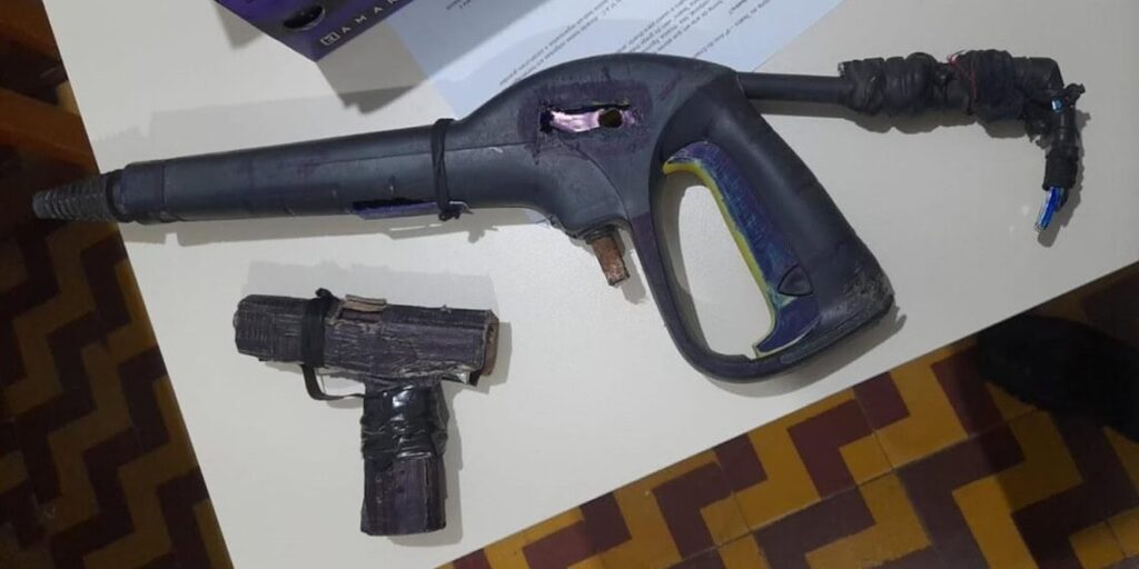 Aluno de 11 anos é flagrado com simulacros de arma após ameaçar estudantes em escola de Rio Branco