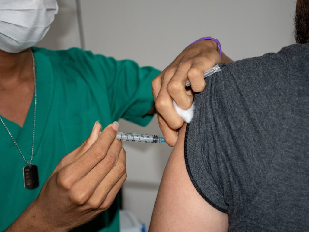 Cruzeiro do Sul reforça importância da vacinação contra meningite e garante abastecimento em todas as unidades de saúde