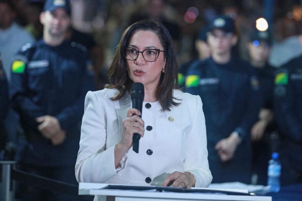 Governadora Mailza autoriza concurso da PMAC durante solenidade dos 110 anos da corporação