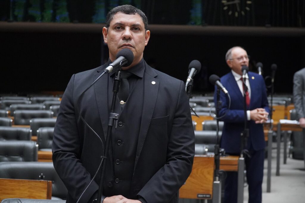 Coronel Ulysses reafirma apoio ao fim da escala 6×1 e rebate fake news: “Sou a favor dos trabalhadores”