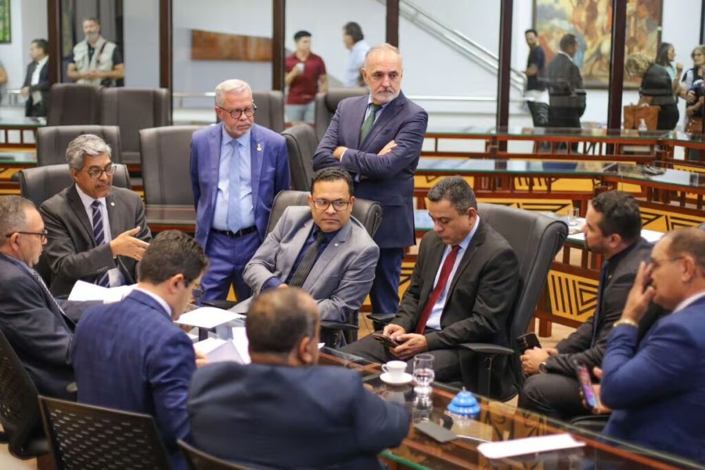 Em menos de três minutos, deputados aprovam mudanças em carreiras do TJ, TCE e MPAC