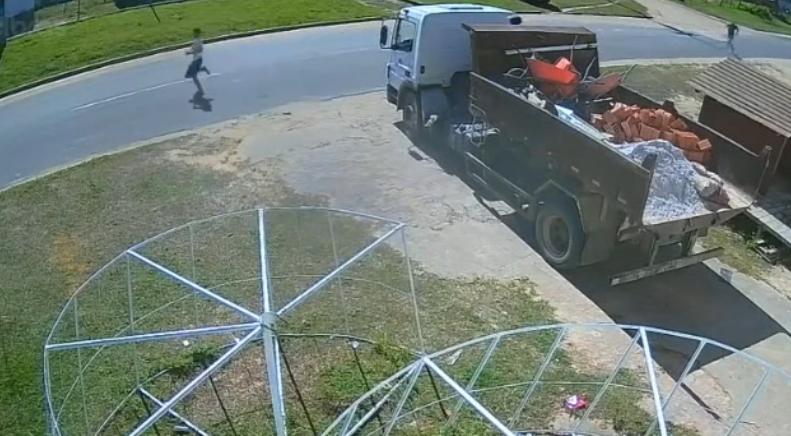 Em Mâncio Lima, detento pede para ir ao banheiro e foge de fórum antes de audiência; veja vídeo