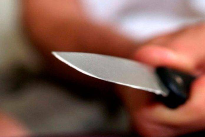 Sob efeito de entorpecentes, homem ameaça companheira e filho com faca e acaba preso em Cruzeiro do Sul