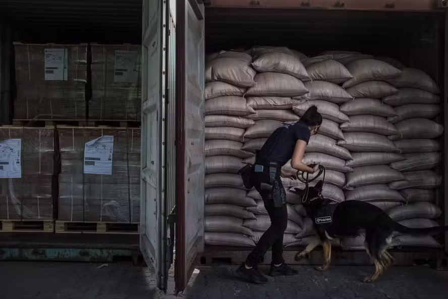 Ataques contra embarcações na América do Sul não impediram o fluxo de cocaína para os EUA, dizem pesquisadores