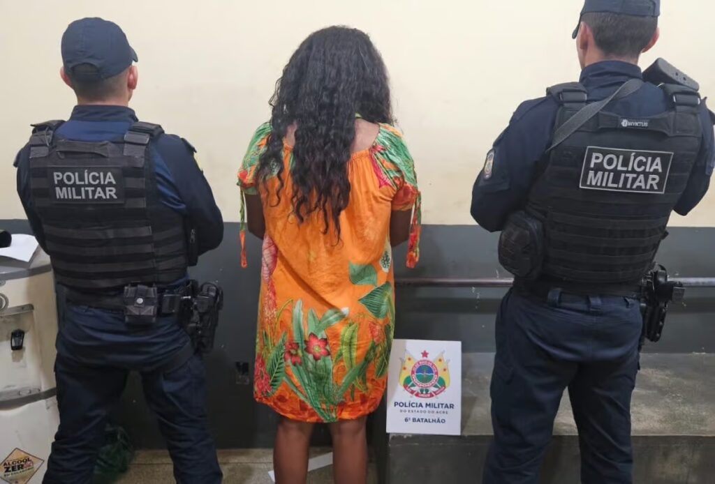 Mulher com tornozeleira eletrônica é presa em Cruzeiro do Sul