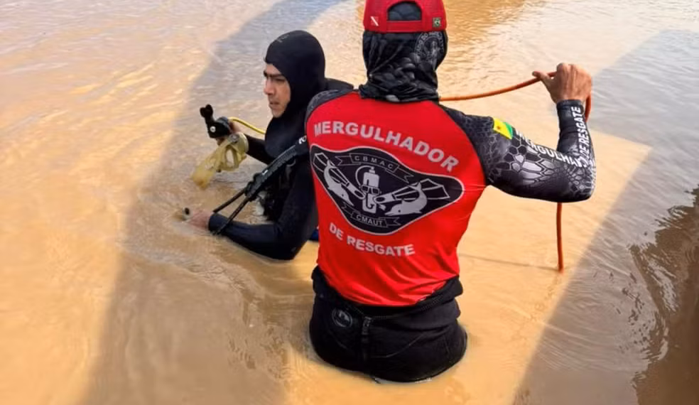 Jovem desaparece após barco bater em tronco e naufragar em rio no Acre; buscas entram no 3º dia