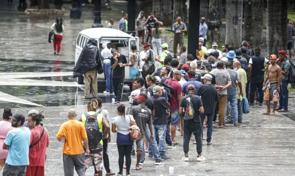 População em situação de rua passa de 388 mil em maio no Brasil