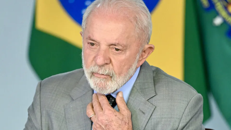 “É um caso de polícia”, diz Lula sobre relação entre Flávio e Vorcaro