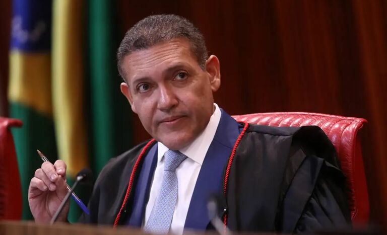 Nunes Marques amplia prazo para PGR analisar revisão da pena de Bolsonaro