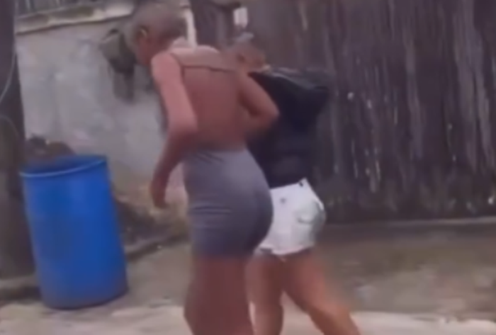CONTEÚDO SENSÍVEL: mulheres carecas são obrigadas a desfilar em rua do RJ