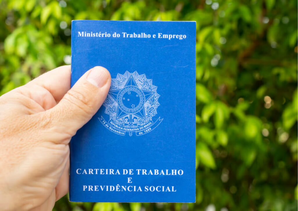 Acre troca agro por serviços e vê população fora do mercado crescer 41% entre 2012 e 2026