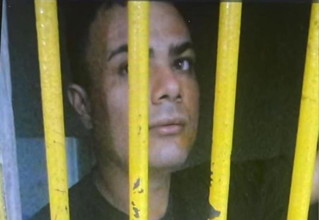 No Acre, filho mata pai a tiros, se entrega à polícia e diz ter agido após denúncia de estupro contra a mãe