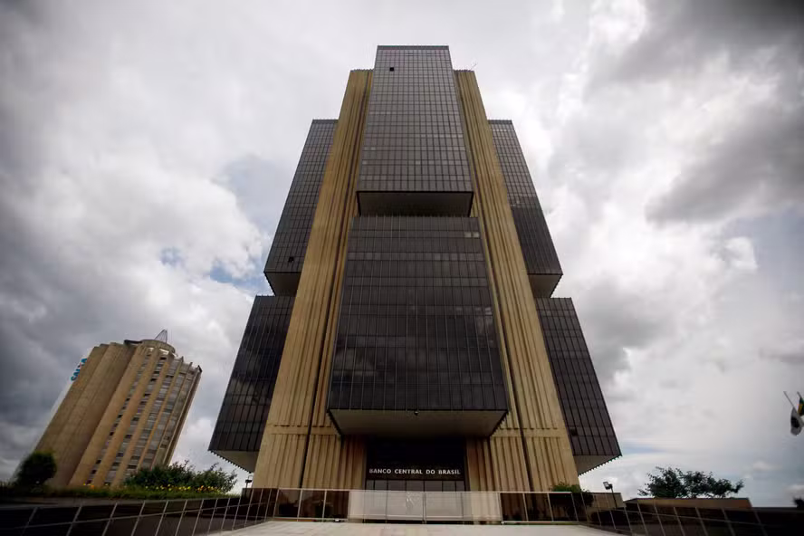 Comissão do Senado aprova PEC que dá autonomia financeira ao Banco Central