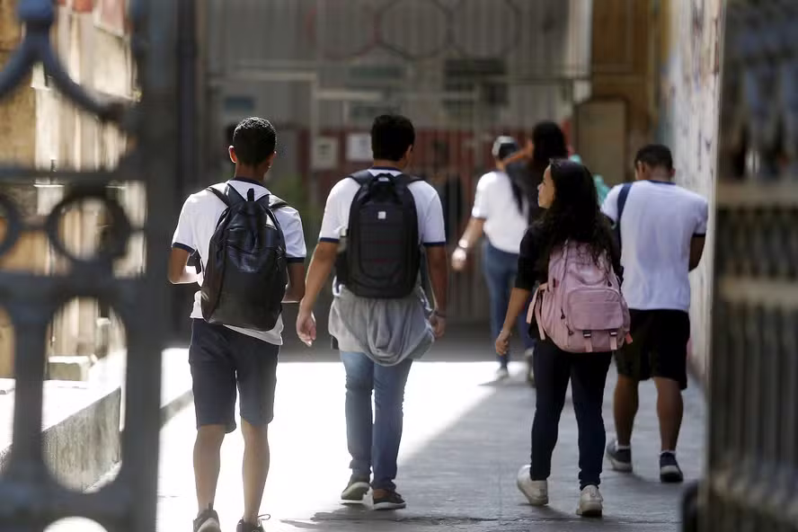 Melhoramos no acesso, mas estamos longe de garantir permanência
