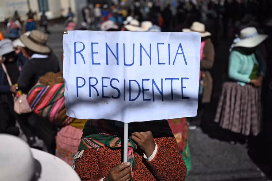 Ministros entregam cargos na Bolívia em meio a manifestações que pressionam por renúncia do presidente