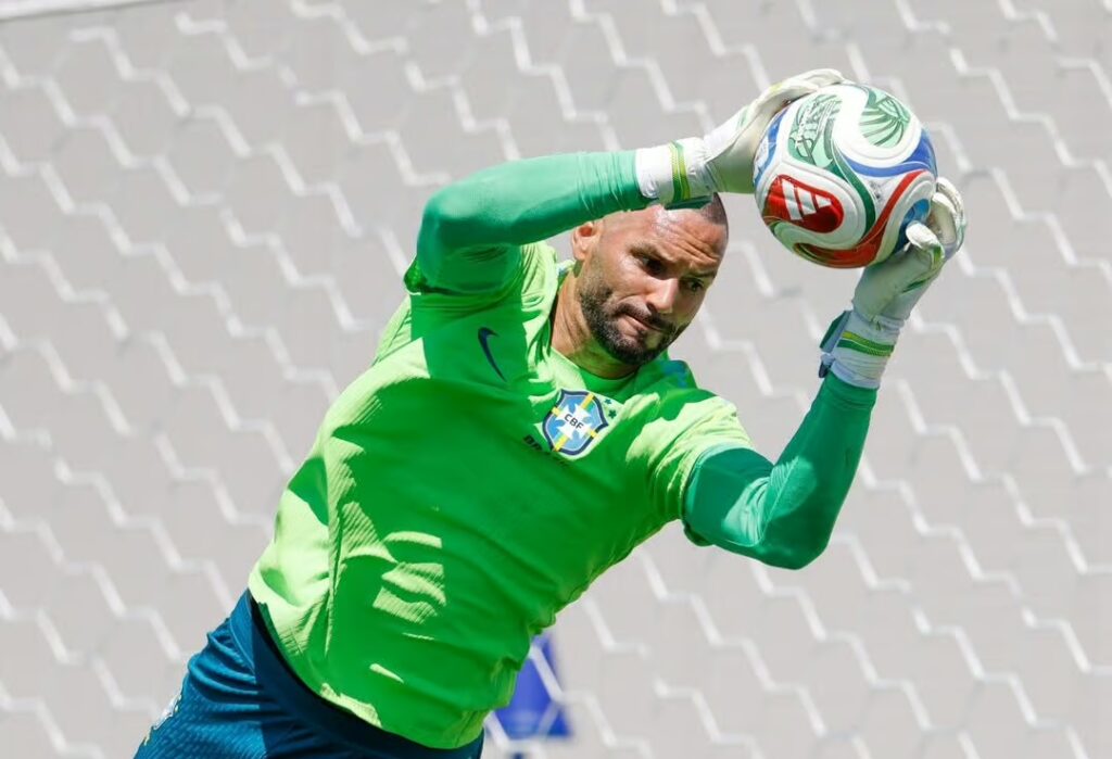 Acreano Weverton faz último treino do Brasil antes da estreia na Copa 2026