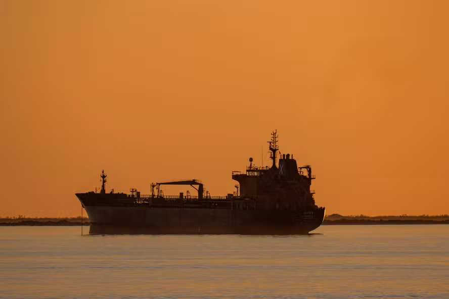Estreito de Ormuz: O que se sabe sobre a reabertura da principal rota de escoamento de petróleo do mundo