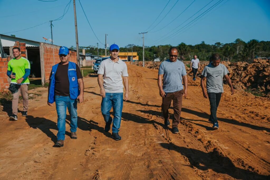 Zequinha Lima prepara rua do Miritizal para asfaltamento em Cruzeiro do Sul