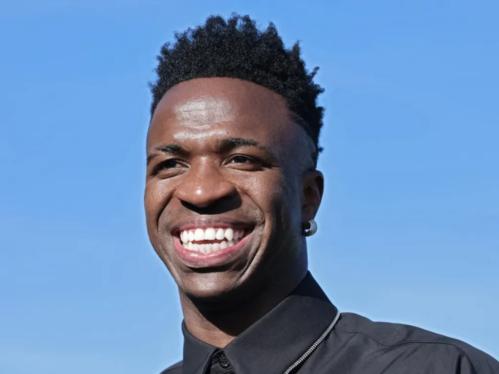 Vini Jr. reúne mulheres e famosos em after após vitória da Seleção