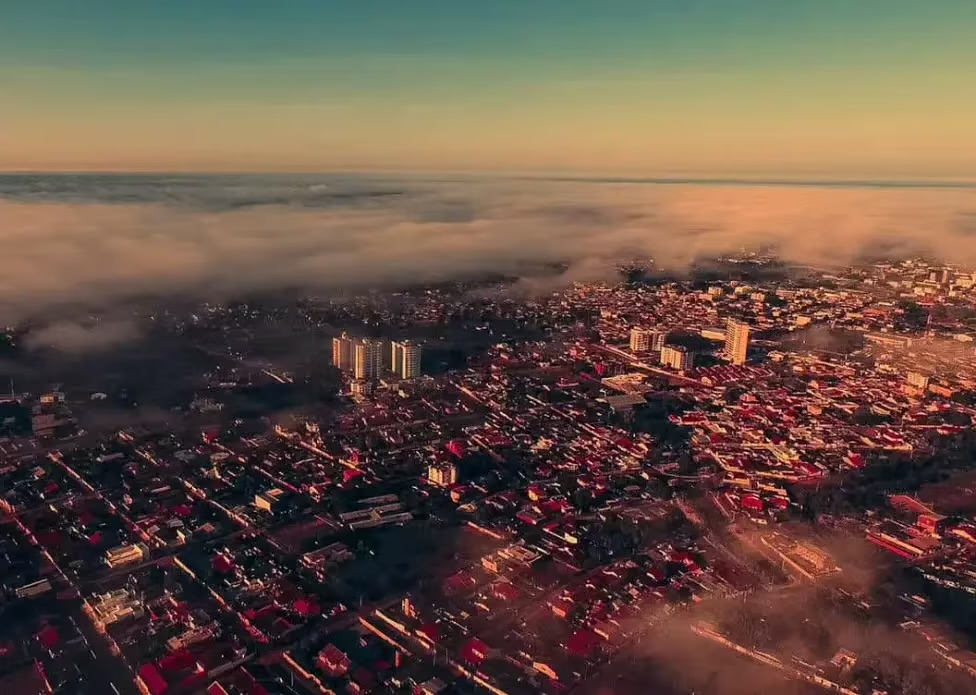 Frente fria deixa sábado com tempo instável, chuvas e temperaturas amenas no Acre