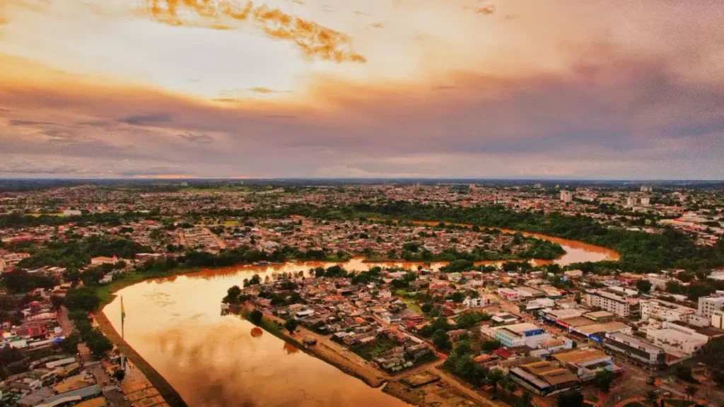 Domingo será de tempo firme, sol entre nuvens e noite amena no Acre