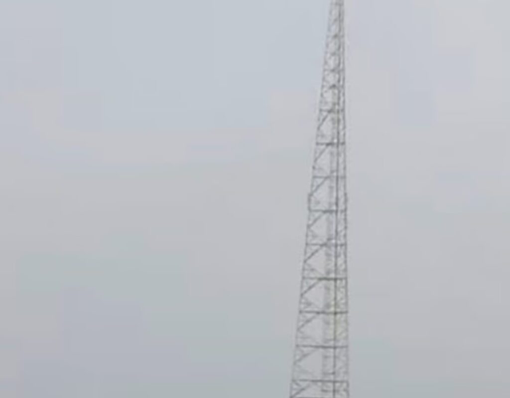Torre da TIM põe em risco a vida de moradores de Marechal Thaumaturgo