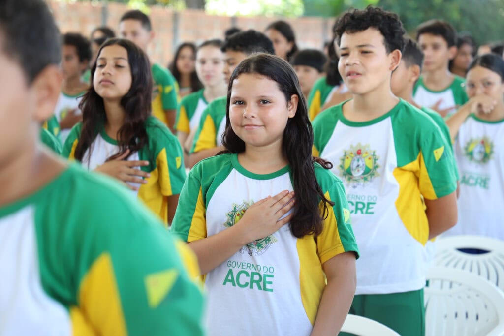 Projeto Pequenos Brilhantes realiza formatura de estudantes em Plácido de Castro