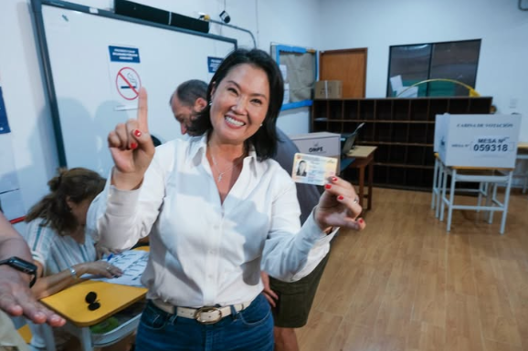 Após longa apuração, Keiko Fujimori é eleita presidente no Peru
