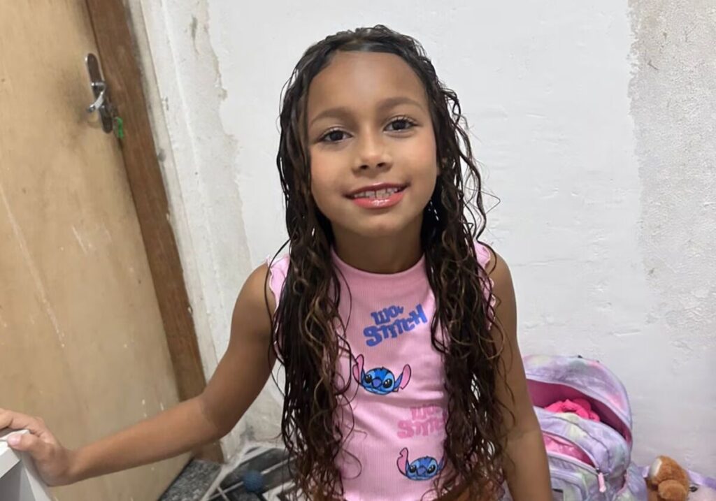 Criança de 7 anos morre após ataque a tiros dentro de casa