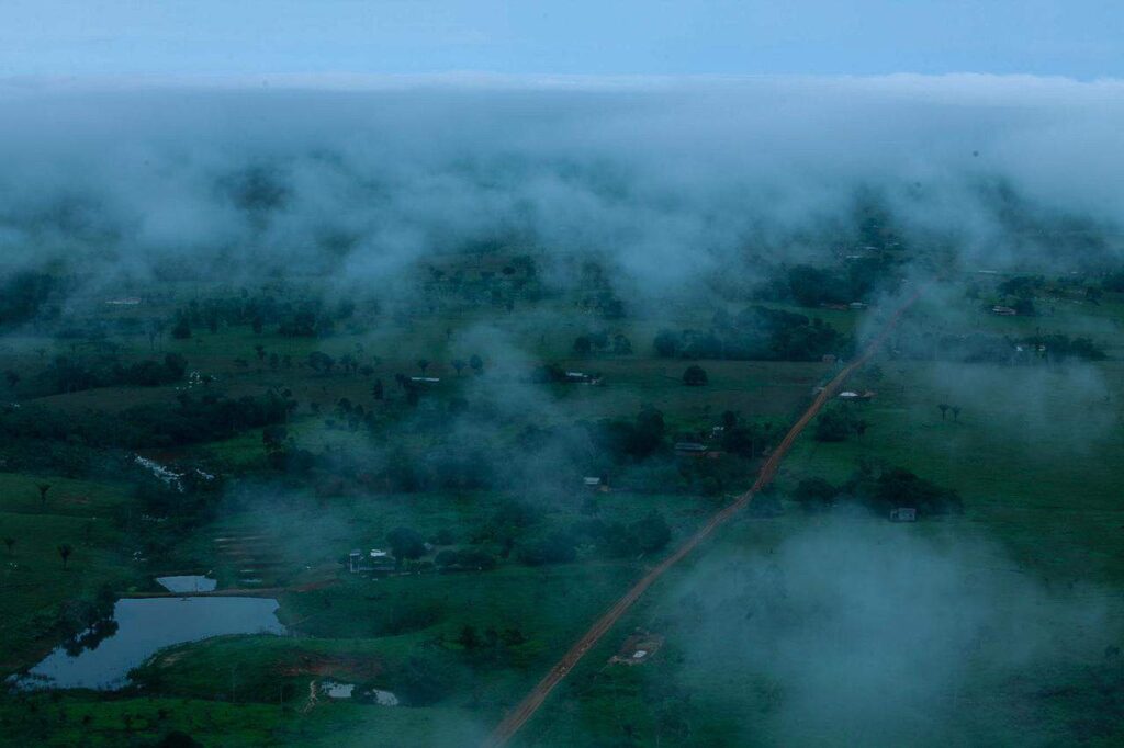 Onda de frio polar derruba temperaturas e provoca chuva intensa no Acre nesta quarta-feira (24)