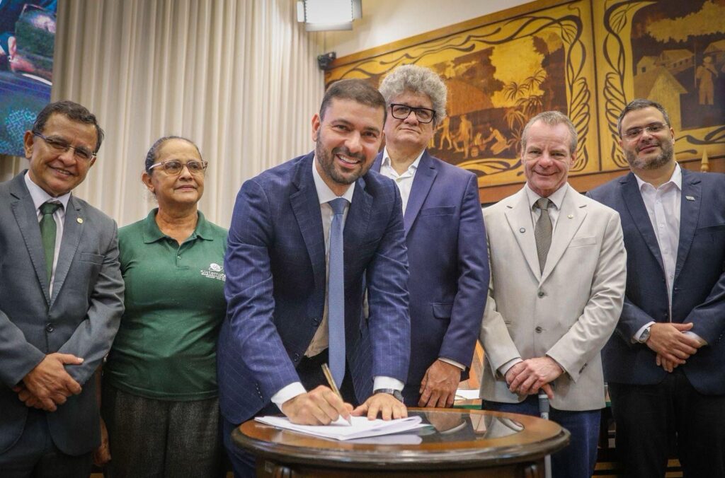 Sob a gestão de Nicolau Júnior, ALEAC é a primeira casa legislativa do país a fortalecer o cooperativismo firmando parceria com OCB