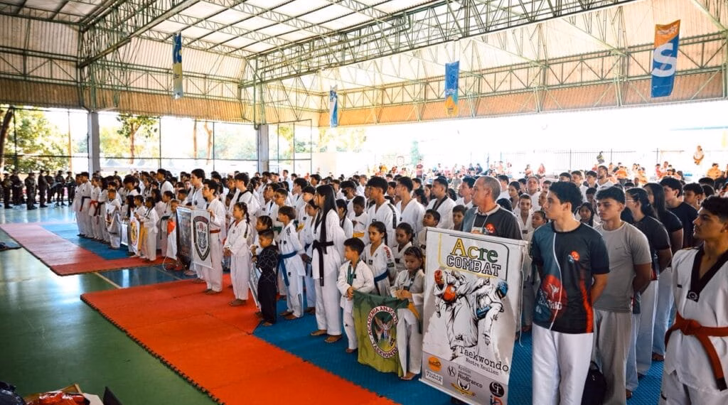 Alunos de colégio militar conquistam 3º lugar por equipes no Campeonato Acreano de Taekwondo