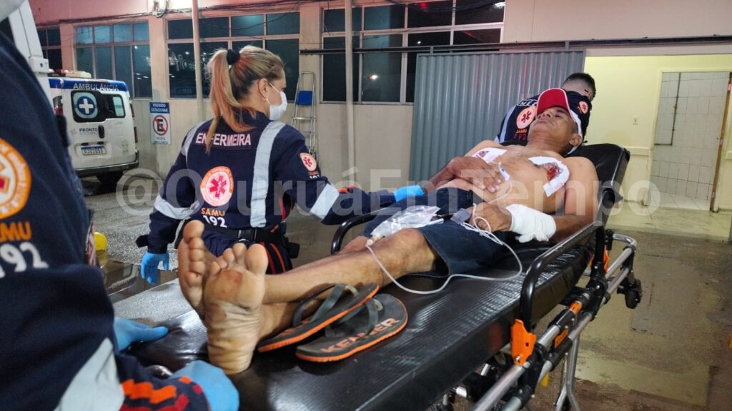 Homem é esfaqueado após ter residência invadida enquanto dormia