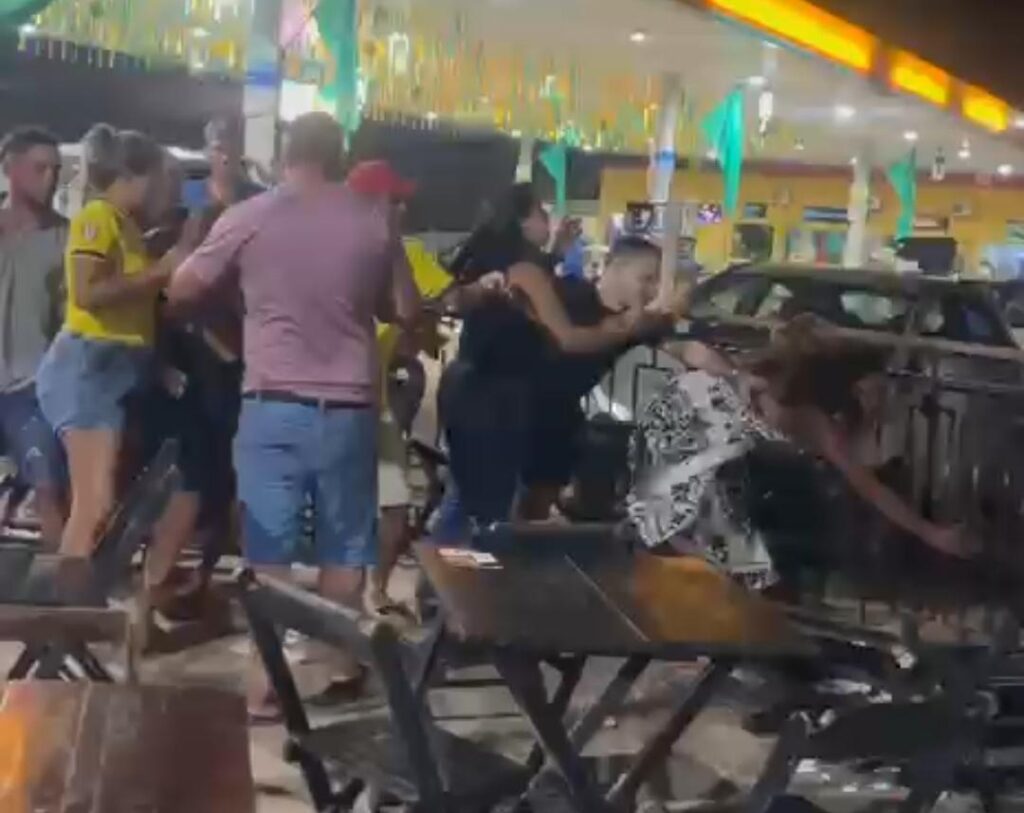 Homem é esfaqueado durante briga generalizada em bar anexo a posto de combustível no interior do Acre; veja vídeo