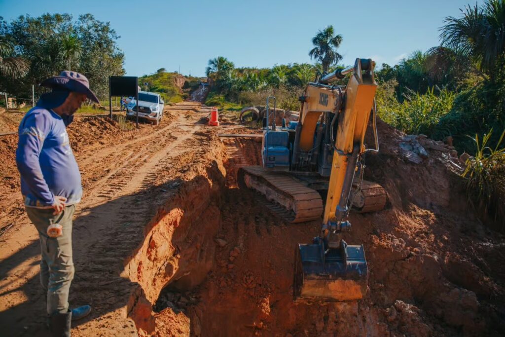 Mesmo no feriado, prefeitura de Cruzeiro do Sul mantém serviços de infraestrutura