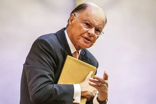 PF faz operação em banco de bispo Edir Macedo e bloqueia R$ 670 milhões