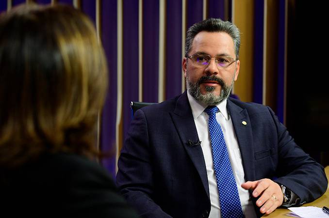Ao que tudo indica, o MDB está prestes a deixar o “batelão” de Mailza Assis para embarcar no projeto político de Alan Rick