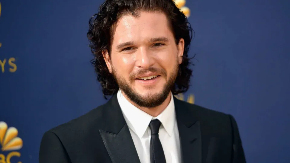 Ator de Game of Thrones gravou contrariado cena de sexo com ‘irmã’ na série