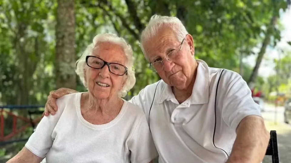 Casal que viveu junto por mais de 40 anos morre no mesmo dia em hospital