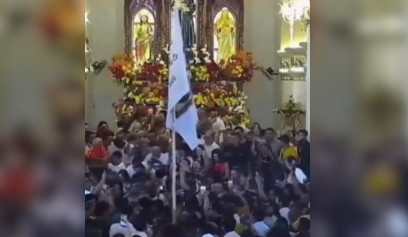 Diácono barra gritos partidários em missa: “Igreja não é lugar de politicagem”