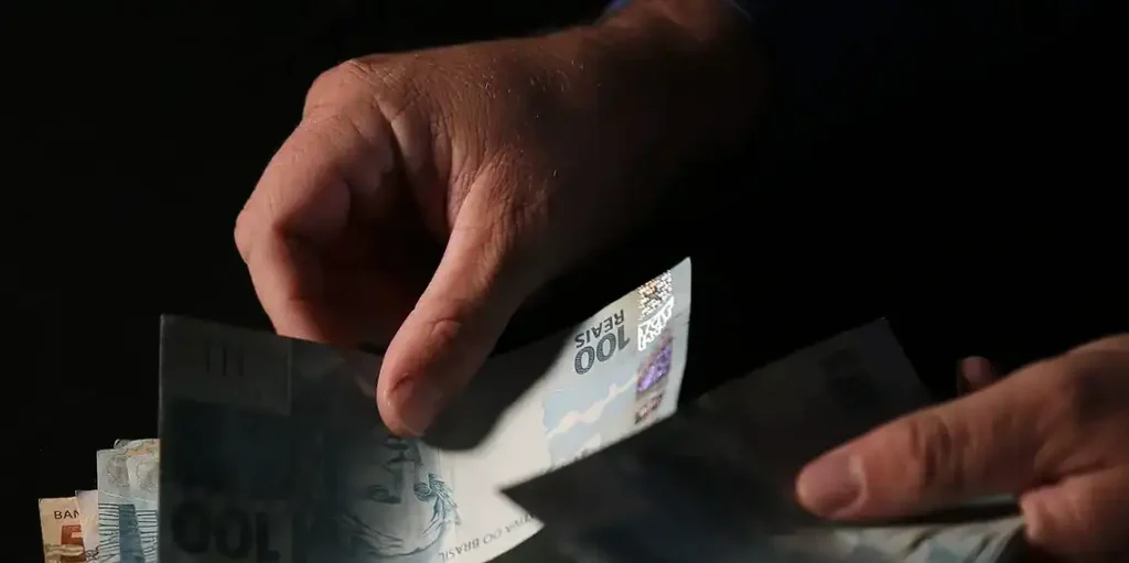 Brasileiros sacaram em abril R$ 482,8 milhões esquecidos em bancos