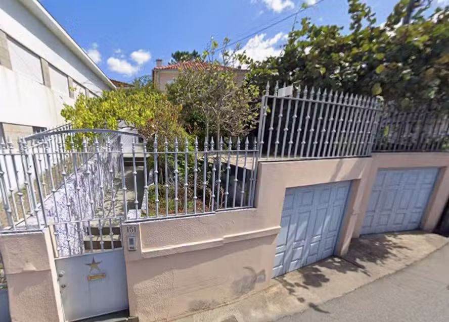Mulher viveu com cadáver da mãe em casa por mais de um ano, dizem autoridades