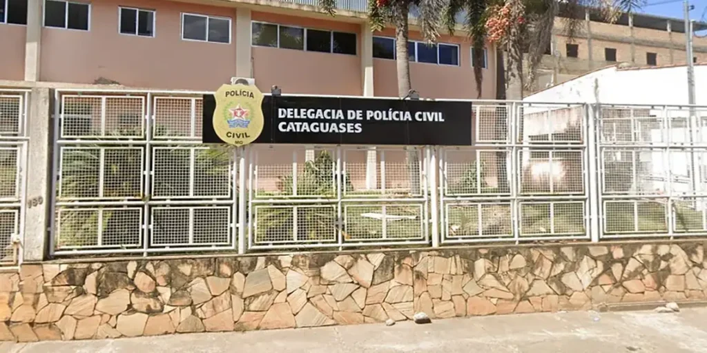 Bebê é encontrado mamando em mãe assassinada por feminicídio