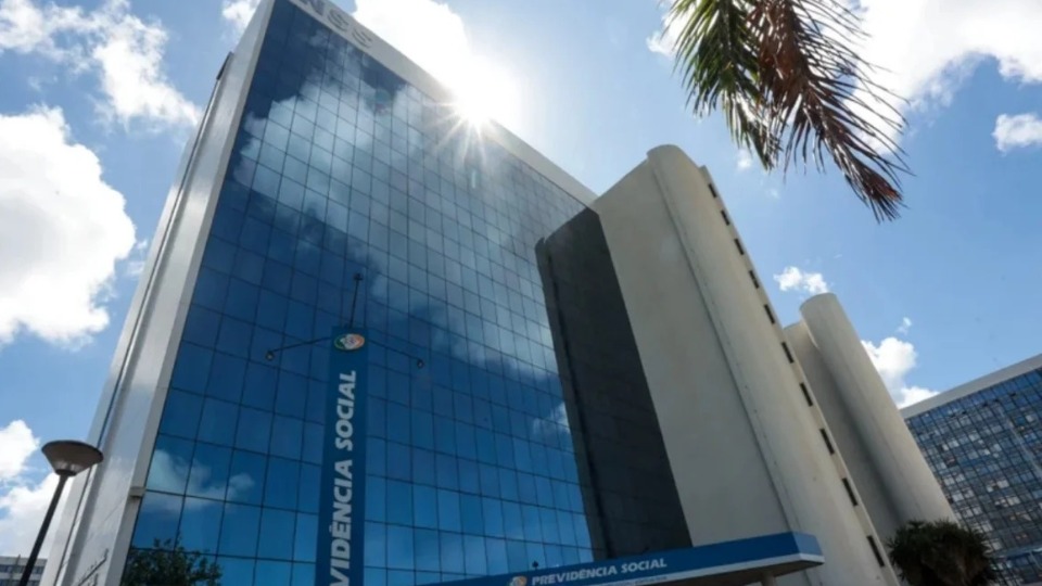 Novos aposentados do INSS receberão 13º salário apenas em novembro
