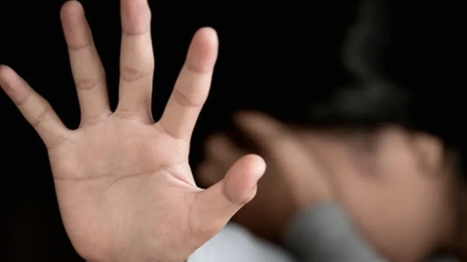 Mulher perde o útero após ser dopada e estuprada pelo companheiro