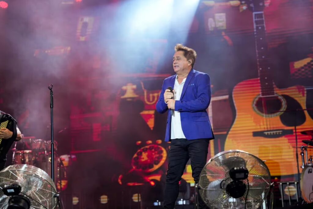 Leonardo fecha Expoacre Juruá 2026 com chave de ouro e anima multidão