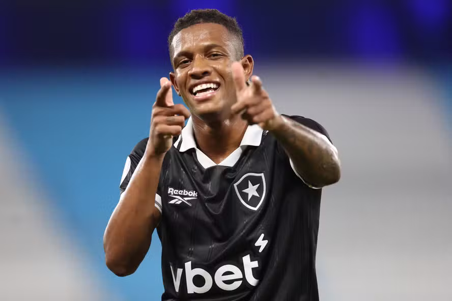 Newcastle consulta Danilo, do Botafogo, para substituir Bruno Guimarães em caso de saída para o Arsenal