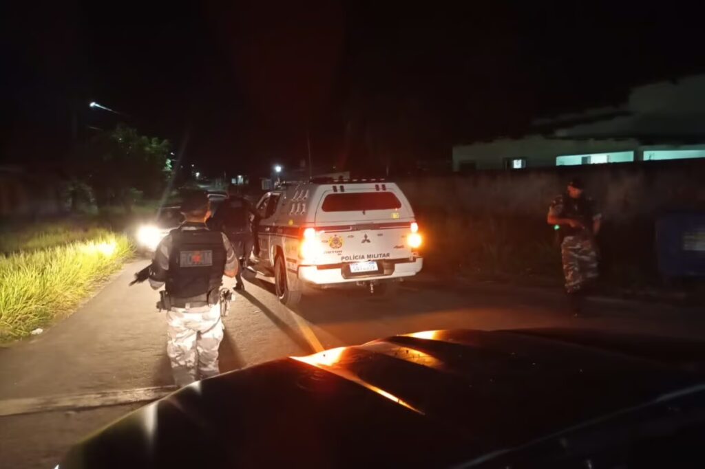 Em Cruzeiro do Sul, homem avança contra policiais armado com faca durante briga e recebe tiro de bala de borracha